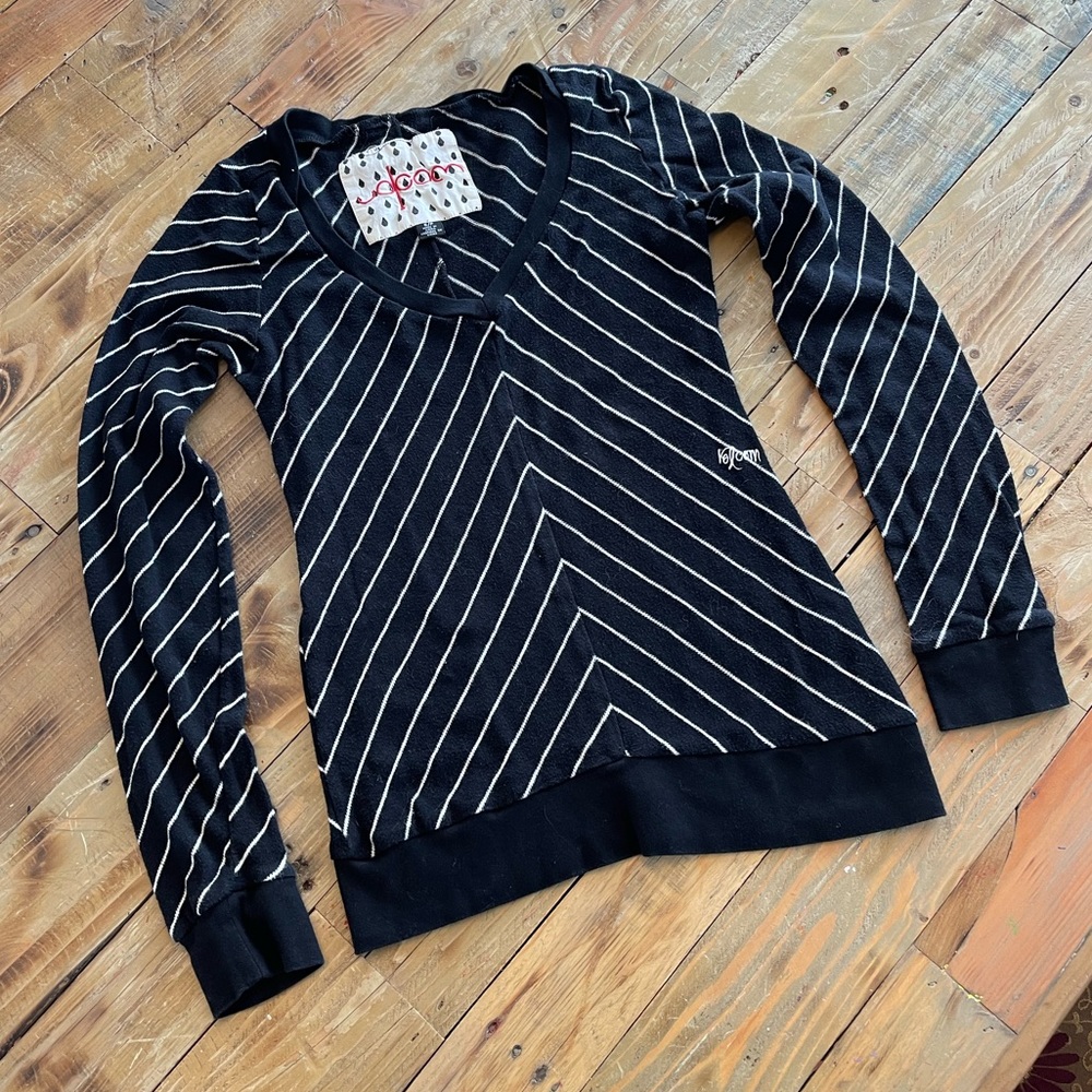 Black & White Striped V-Neck Volcom Sweater | Size S